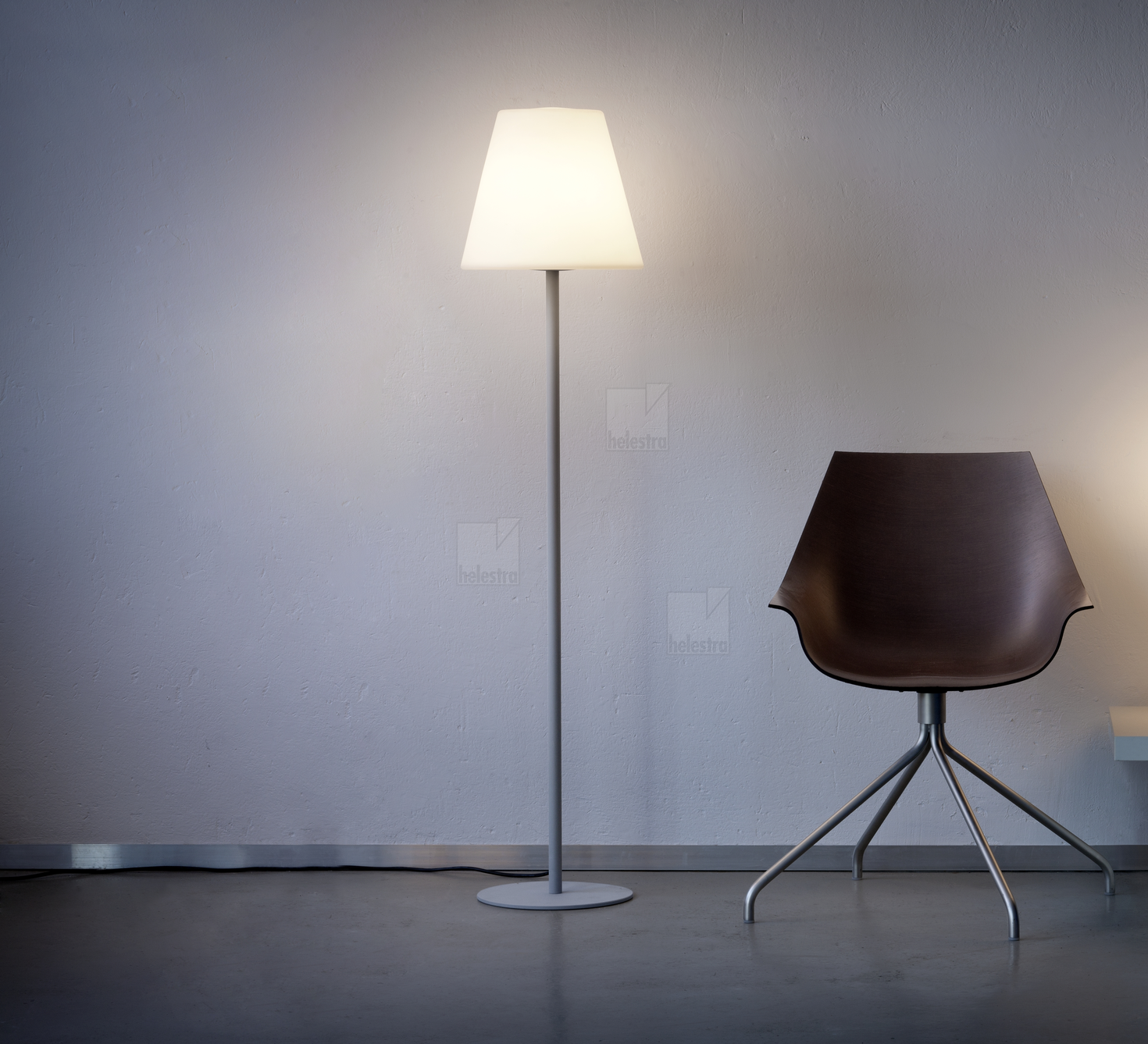 Helestra MORIS  lampadaire Acier gris argent