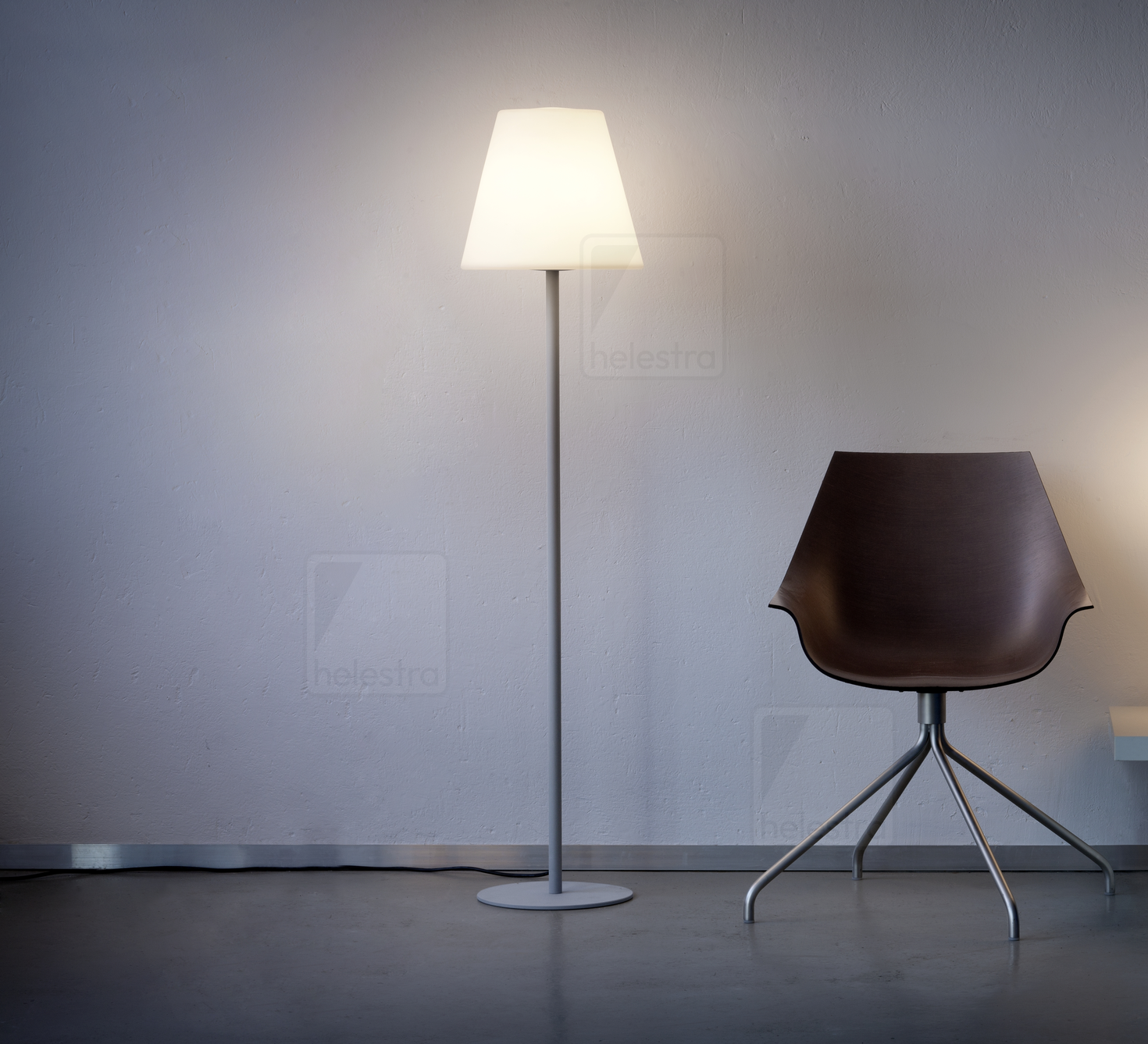 Helestra MORIS  lampadaire Acier gris argent