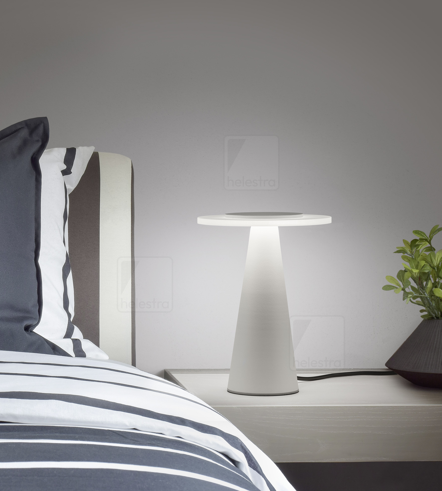 Helestra BAX  lampe de table aluminium blanc mat