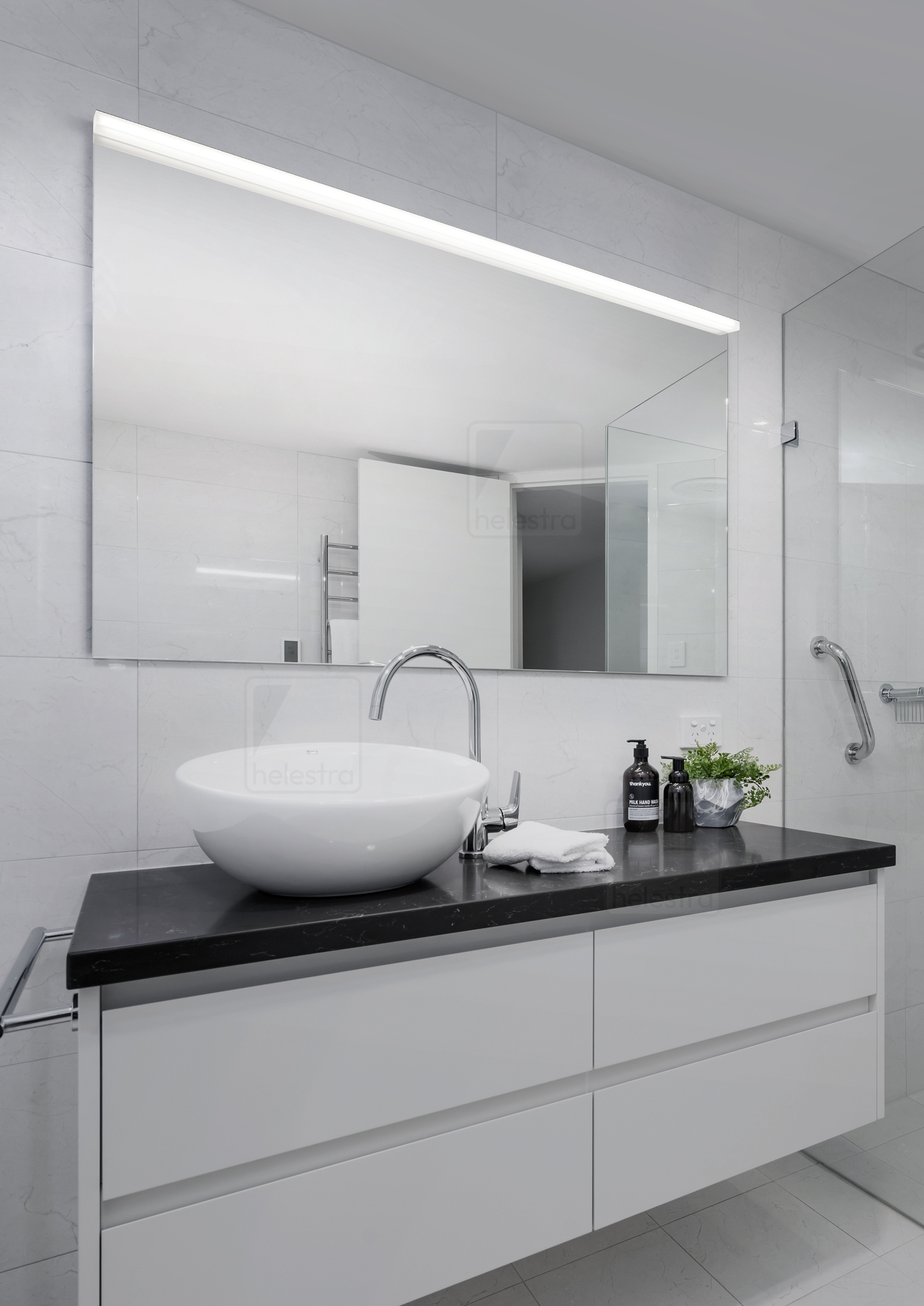 Helestra ONTA  applique aluminium chrome