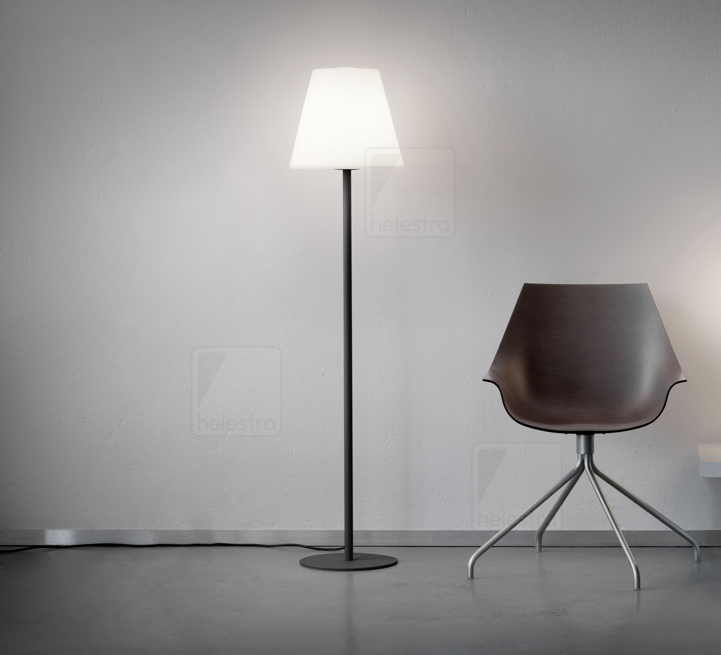 Helestra MORIS  lampadaire Acier graphite