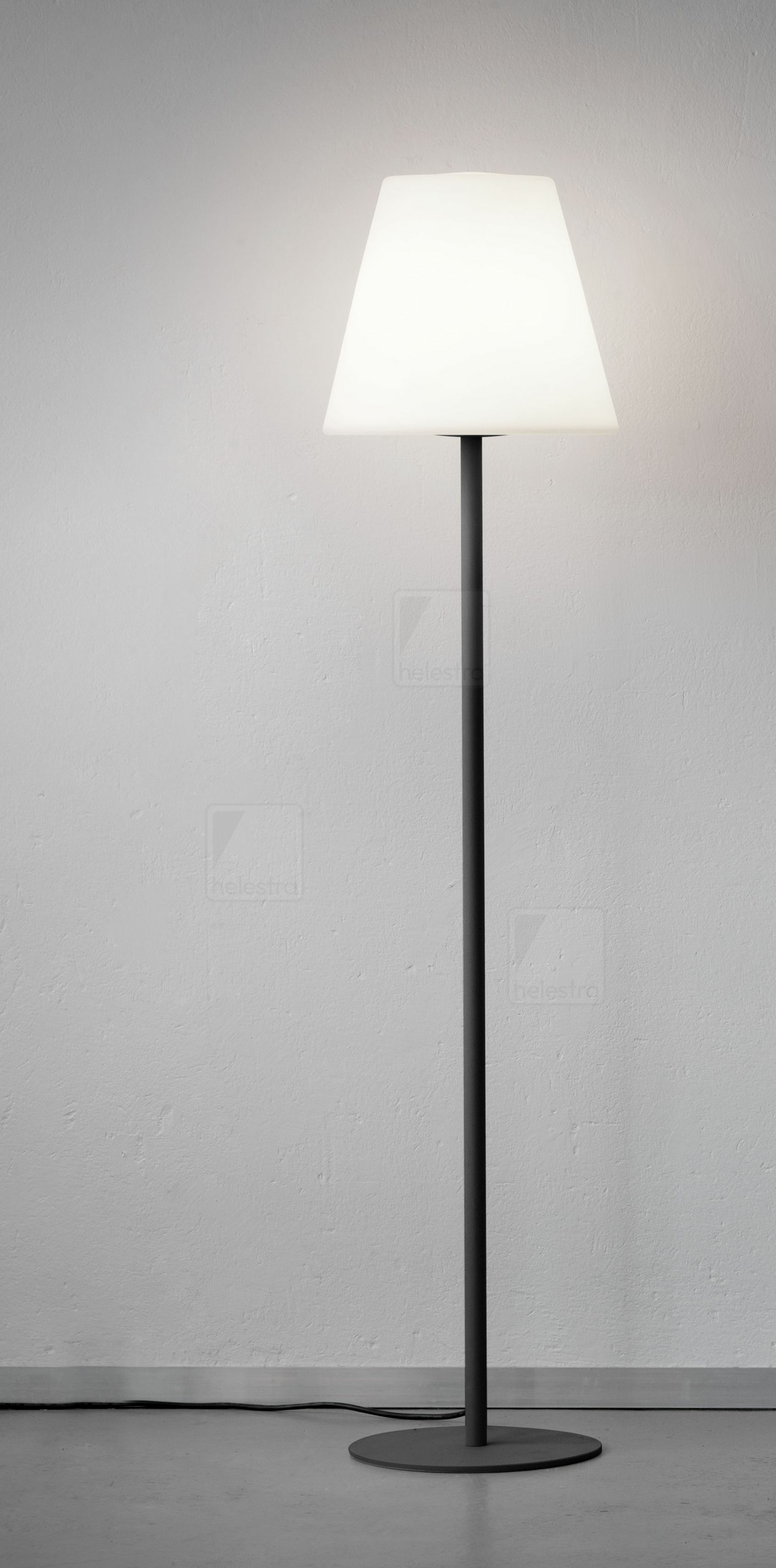 Helestra MORIS  lampadaire Acier graphite