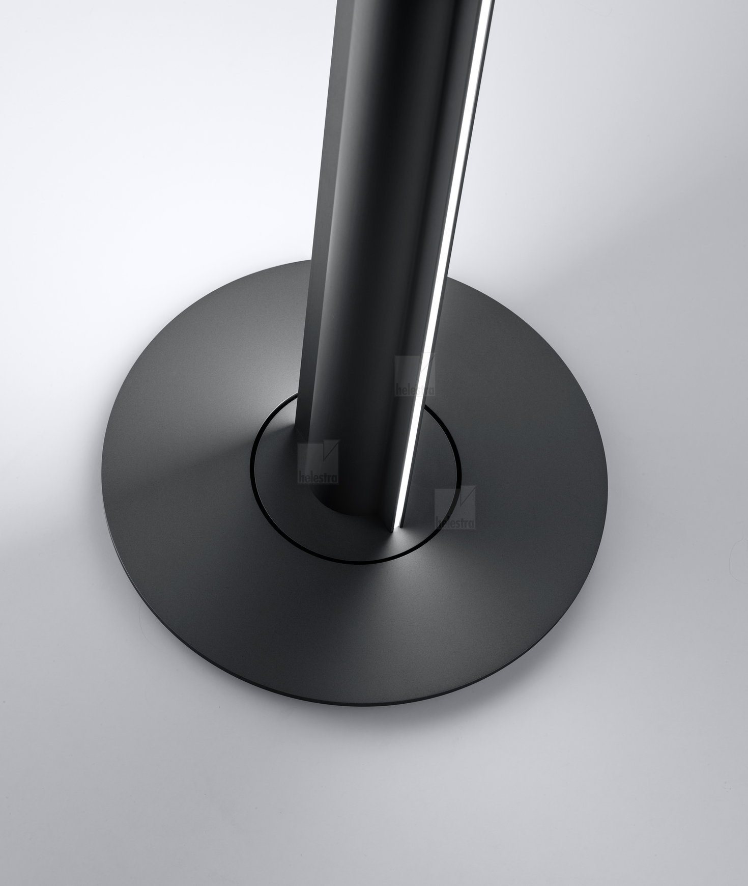 Helestra CIS  lampadaire aluminium noir mat